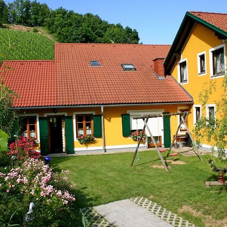 Bed and Breakfast Weingut Stoff Китцекк-им-Заузаль Экстерьер фото