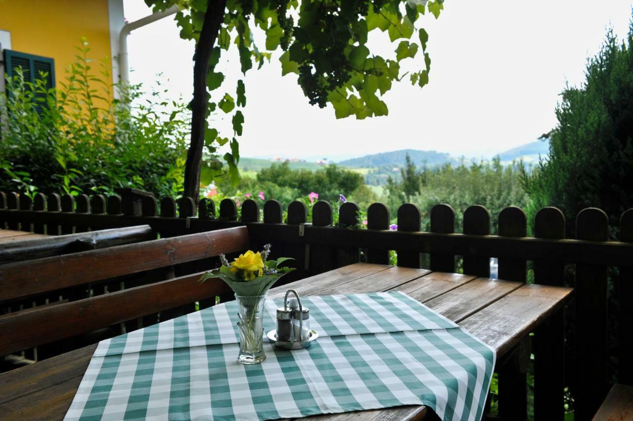 Bed and Breakfast Weingut Stoff Китцекк-им-Заузаль Экстерьер фото
