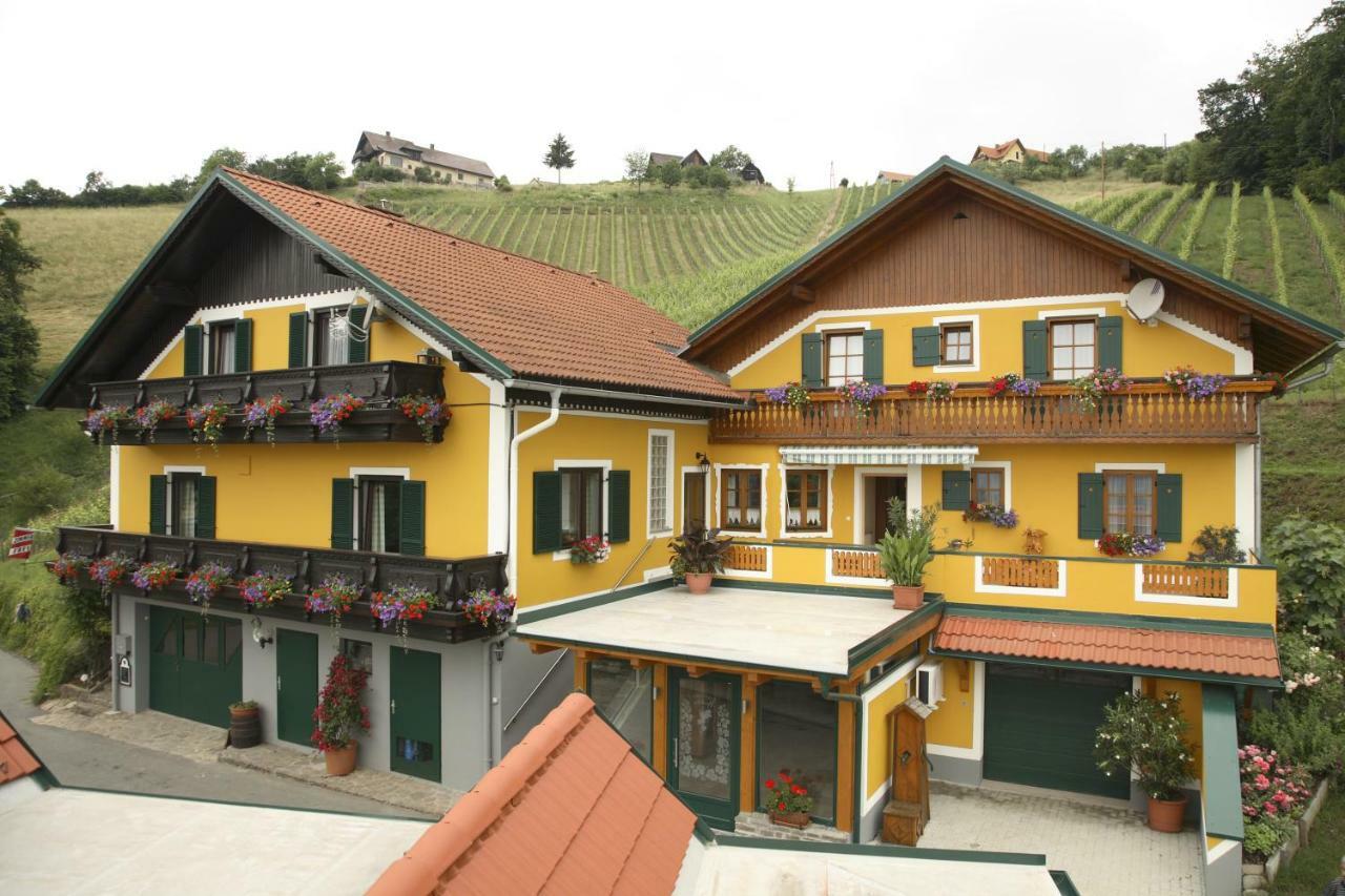 Bed and Breakfast Weingut Stoff Китцекк-им-Заузаль Экстерьер фото