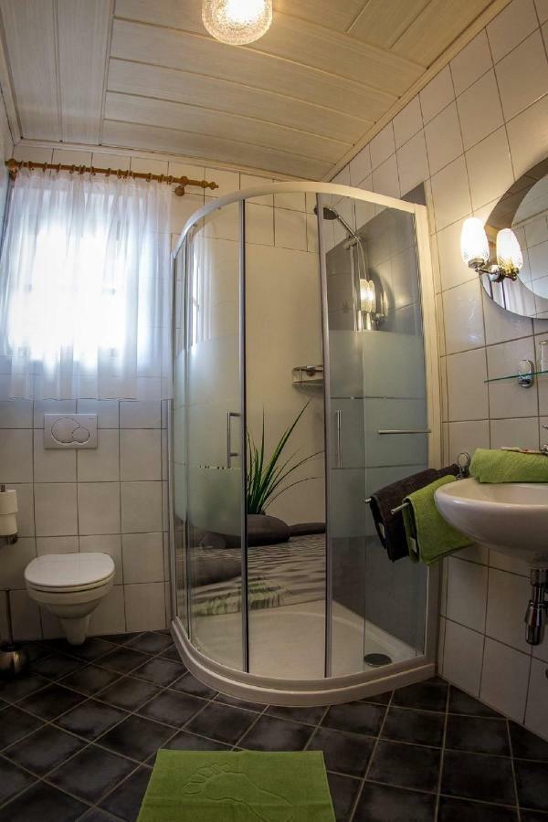Bed and Breakfast Weingut Stoff Китцекк-им-Заузаль Экстерьер фото