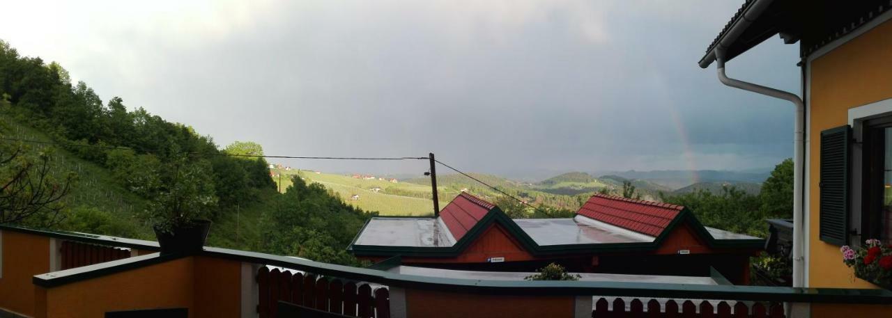 Bed and Breakfast Weingut Stoff Китцекк-им-Заузаль Экстерьер фото